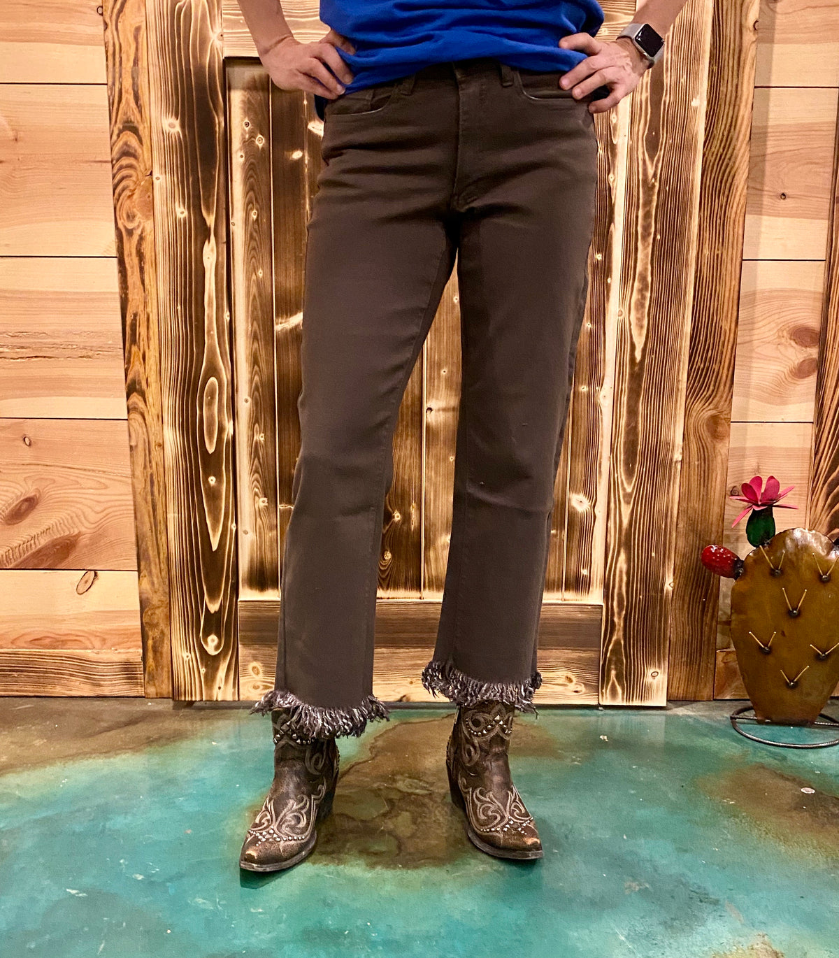 Grace Frayed Hem Boyfriend Jean-Jeans-Branded Envy